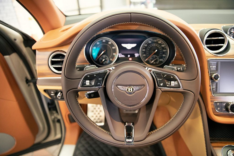 Bentley Bentayga Stetson Edition - SUV sieu sang cho dan cao boi-Hinh-2