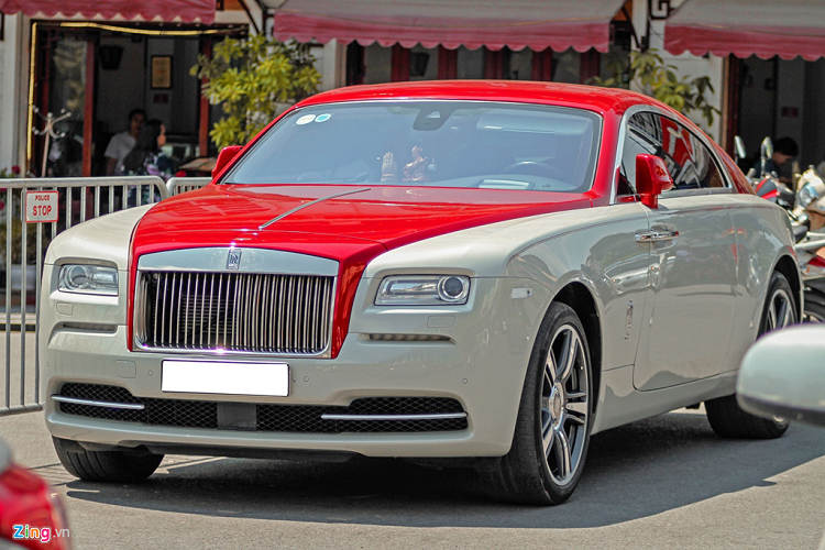 Xe sang Rolls-Royce Wraith mau doc dao pho HN