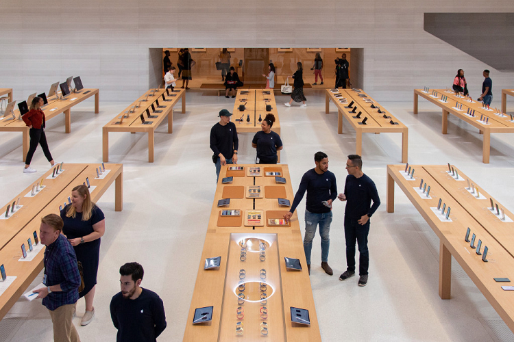 Ben trong Apple Store lon nhat the gioi vua mo cua tro lai-Hinh-8