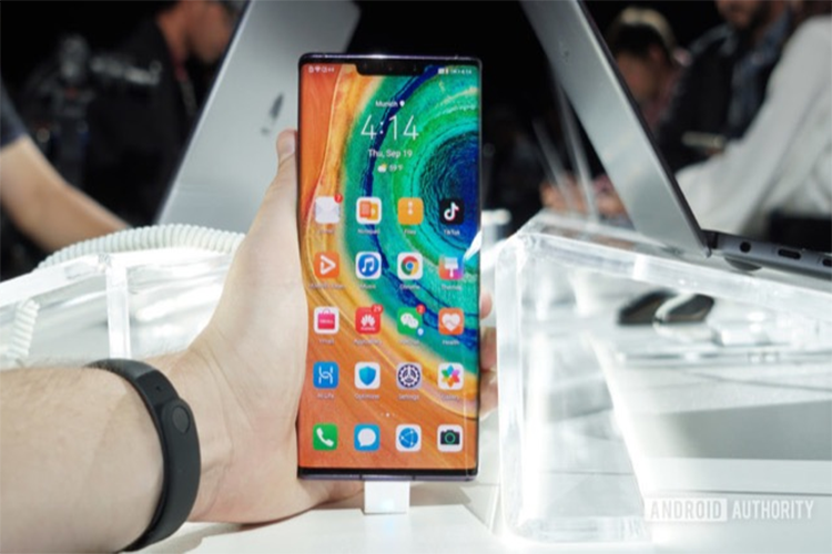 Khong Google, Huawei van tu tin ban 20 trieu may Mate 30