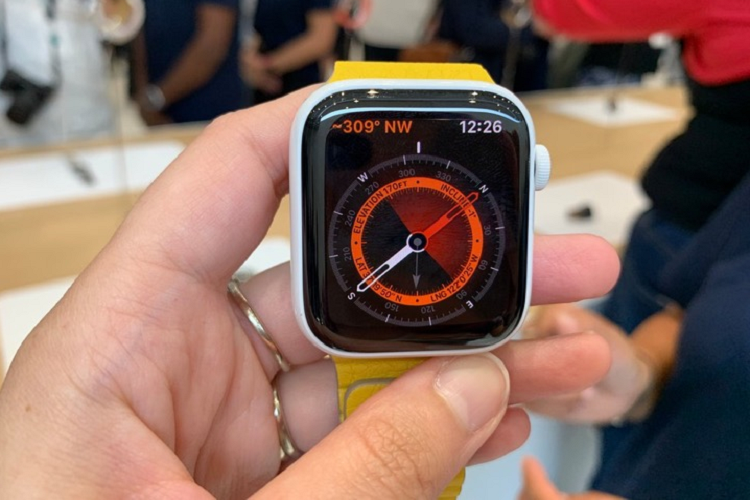 Gia chenh mot nua, chon Apple Watch Series 5 hay Series 3?-Hinh-3