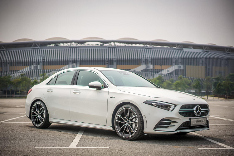 Mercedes-AMG A35 4Matic sedan tu 1,9 ty dong tai Malaysia-Hinh-10