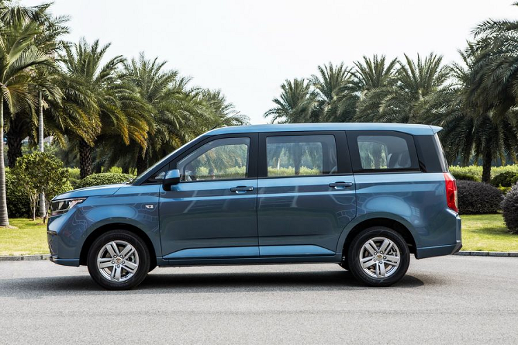 Can canh minivan Wuling Hong Guang Plus 2020 moi cua Trung Quoc-Hinh-9