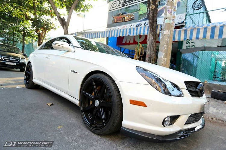 Mercedes CLS 63 AMG doi cu manh nhu sieu xe o Sai Gon