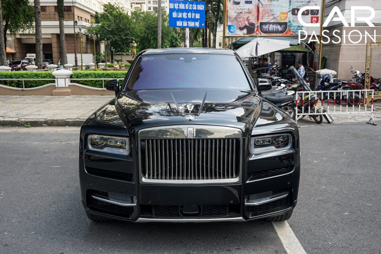 Xe Rolls-Royce Cullinan hon 40 ty lan banh tai Sai Gon-Hinh-4