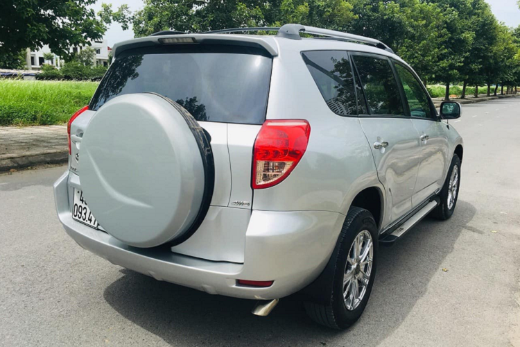 Xe Toyota Rav4 sau 12 nam ban 450 trieu tai Viet Nam-Hinh-3