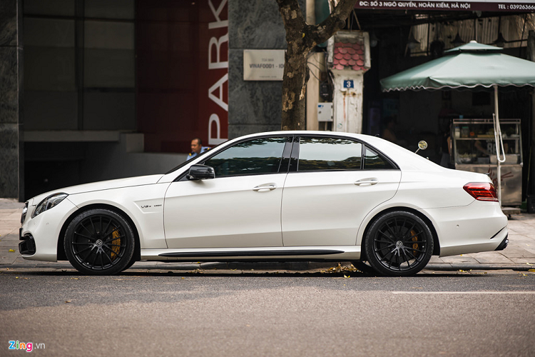 Can canh Mercedes-AMG E 63 S gia 7 ty dong tai Viet Nam-Hinh-5