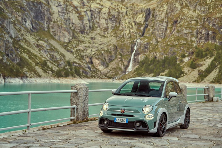 Fiat 500 Arbarth 695 phien ban dac biet ky niem 70 nam