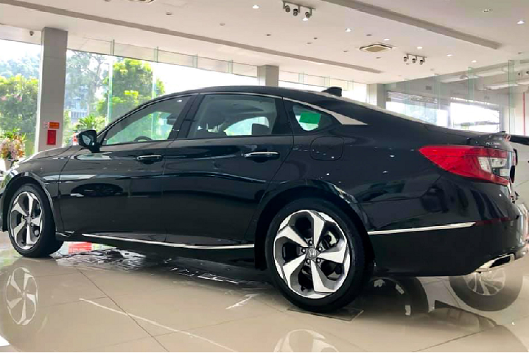 Honda Accord moi ve Viet Nam, dat hon Camry tu 94 trieu dong-Hinh-5