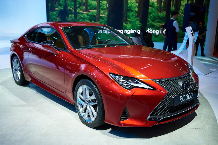 Chi tiet Lexus RC 300 hon 3 ty dong tai Viet Nam