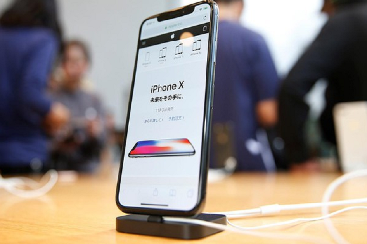 iPhone X chao ban gia hon 8 trieu, co nen mua?-Hinh-2