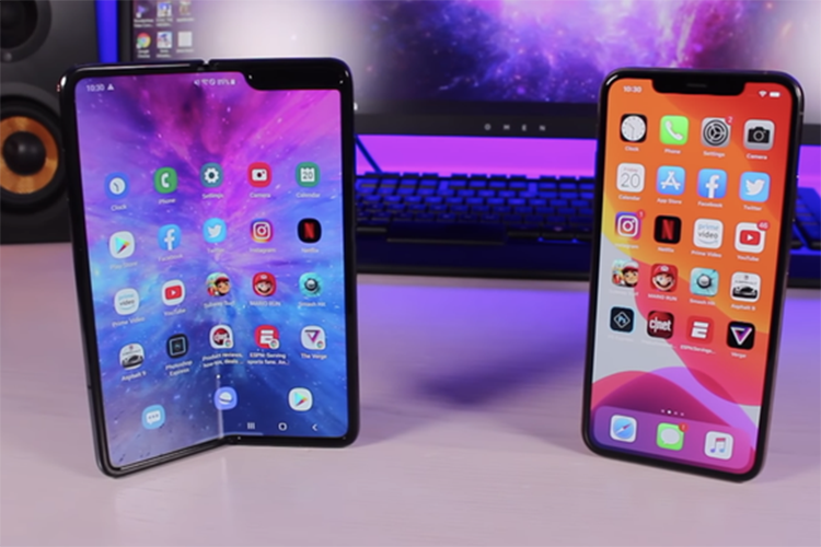 Samsung cong bo Galaxy Fold dung ngay iPhone 11 ban tai VN