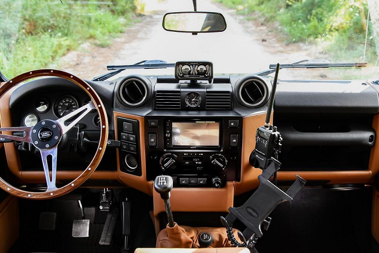 Ngam xe Land Rover Defender ECD do khung cho dan phuot-Hinh-3