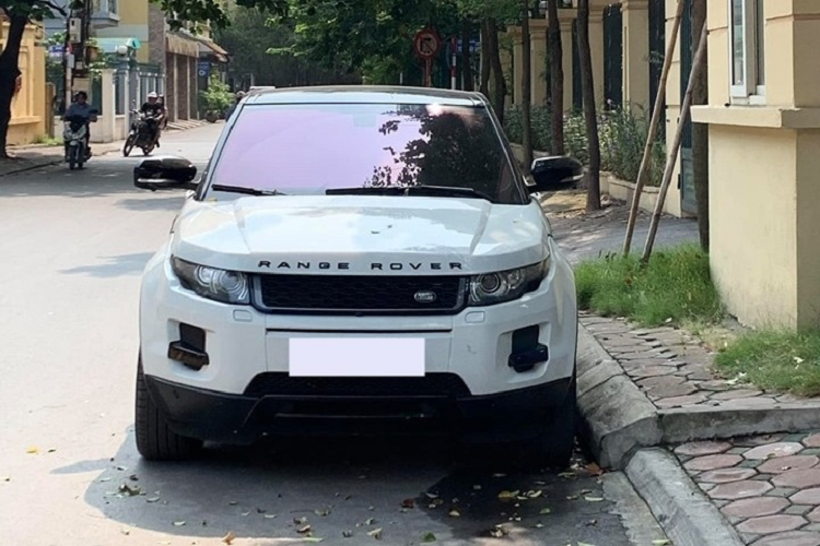 Xe sang Range Rover bi vat guong tri gia 100 trieu o Ha Noi-Hinh-6