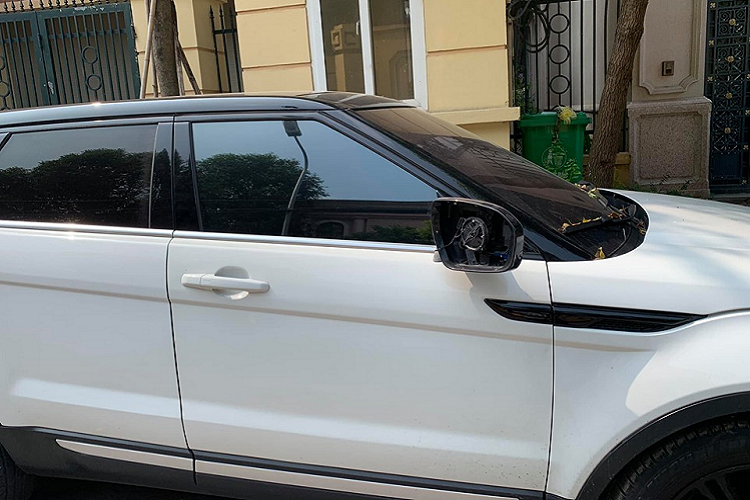 Xe sang Range Rover bi vat guong tri gia 100 trieu o Ha Noi-Hinh-7