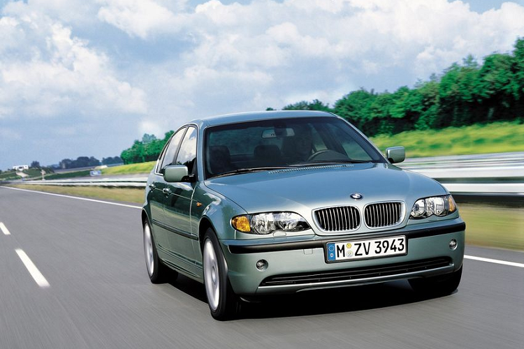 Hon 12.000 xe BMW 3-Series bi trieu hoi vi loi tui khi