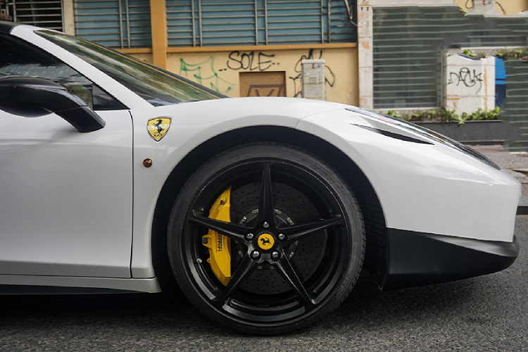 Ferrari 458 Spider cua Dang Le Nguyen Vu 