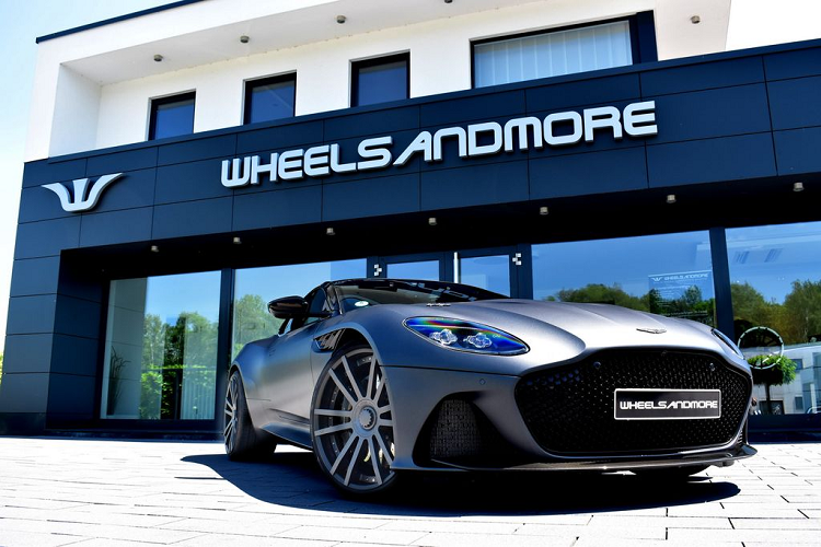 Ngam ban do Aston Martin DBS Superleggera hon 7,3 ty dong