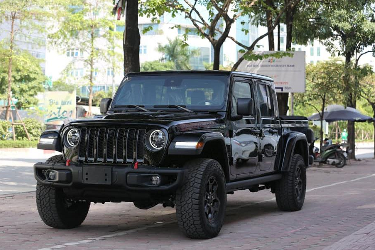 Can canh ban tai Jeep Gladiator Rubicon gan 4 ty tai Viet Nam