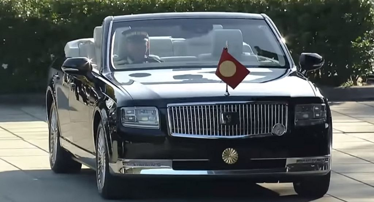 Toyota Century moi ra mat trong le dang co cua Nhat Hoang-Hinh-4