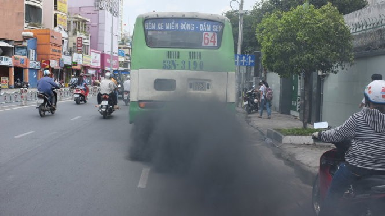 O nhiem khong khi nang, nguoi di xe may can bao ve gi?-Hinh-5