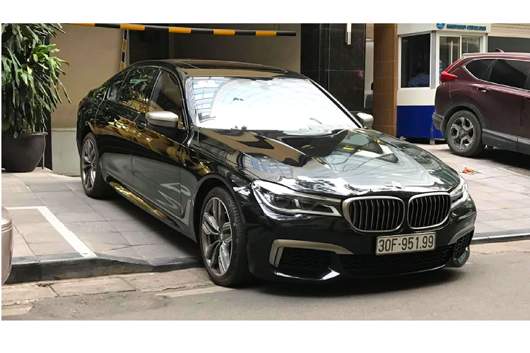 Can canh BMW M760Li xDrive hon 12 ty, dat nhat Viet Nam