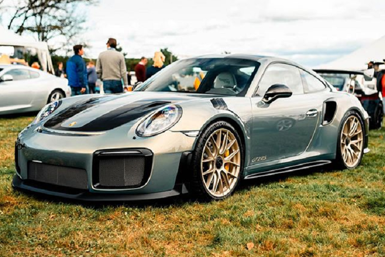 Chiem nguong mau son hon 2 ty dong tren Porsche 911 GT2 RS