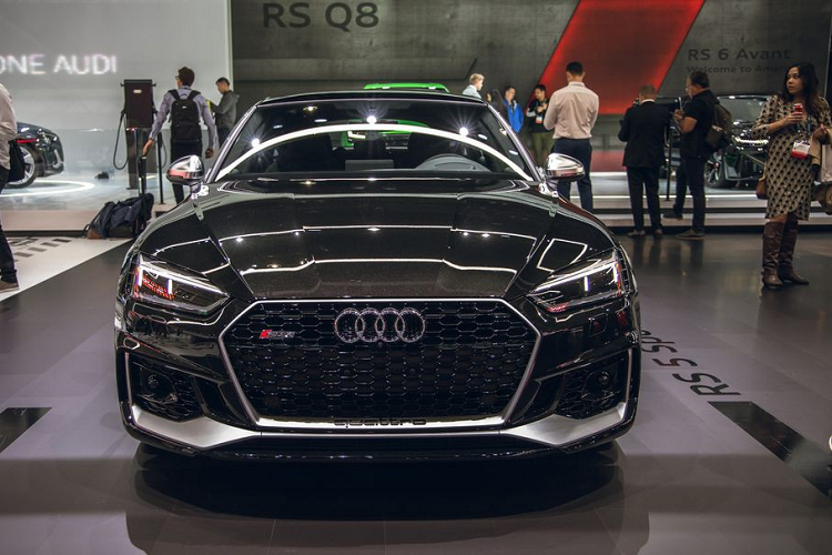 Can canh Audi RS 5 moi phien ban 