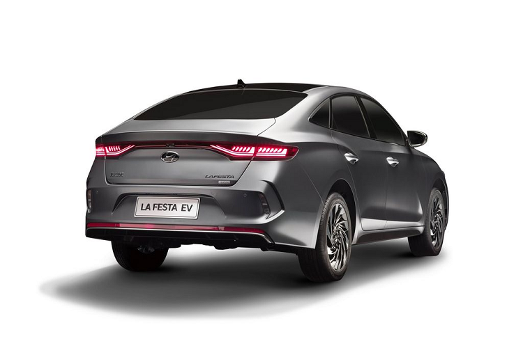 Xe dien Hyundai Lafesta chay 460km/lan xac ra mat tai Trung Quoc-Hinh-8