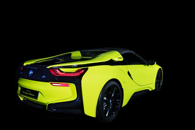 BMW i8 Roadster LimeLight Edition xanh non chuoi 