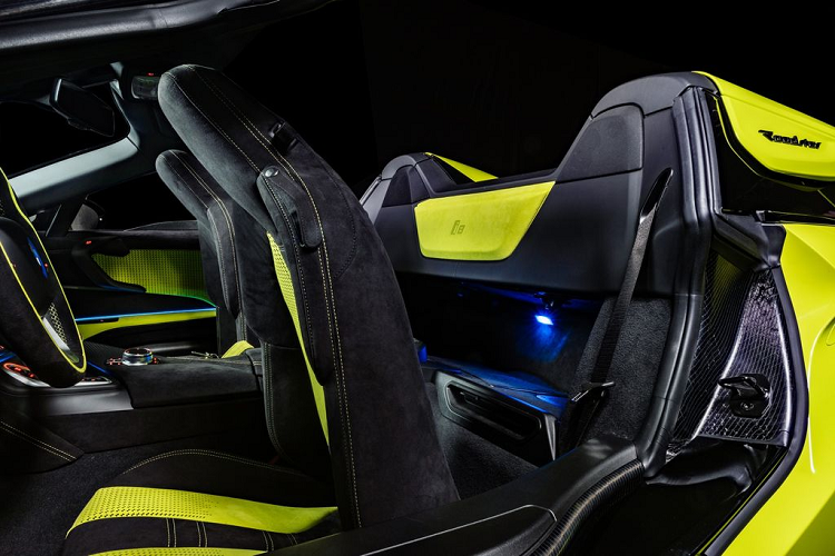 BMW i8 Roadster LimeLight Edition xanh non chuoi 