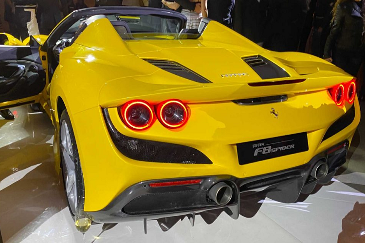 Sieu xe Ferrari F8 Spider ra mat thi truong My-Hinh-3