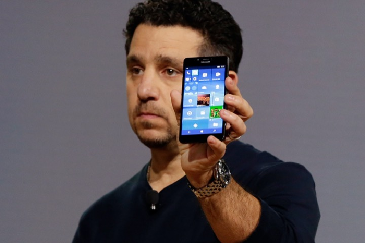 Microsoft ngung ho tro Office tren Windows 10 Mobile tu 2021