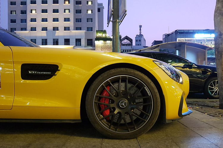 Mercedes-AMG GT S Edition-1 hon 8 ty tren pho Sai Thanh-Hinh-7