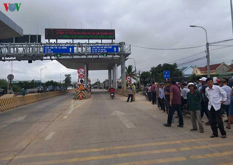 Tram BOT Quoc lo 26 that thu ngay ngay dau thu phi