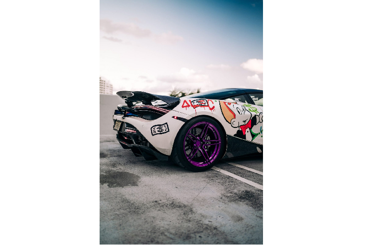 Ngam sieu xe McLaren 720S khoac ao Graffiti kich doc-Hinh-2