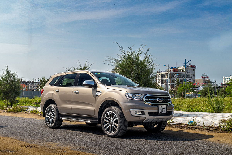 Toyota Fortuner va Ford Everest giam toi 100 trieu tai Viet Nam