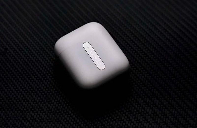 Tai nghe OPPO Enco Free thiet ke hop dung giong Apple AirPods