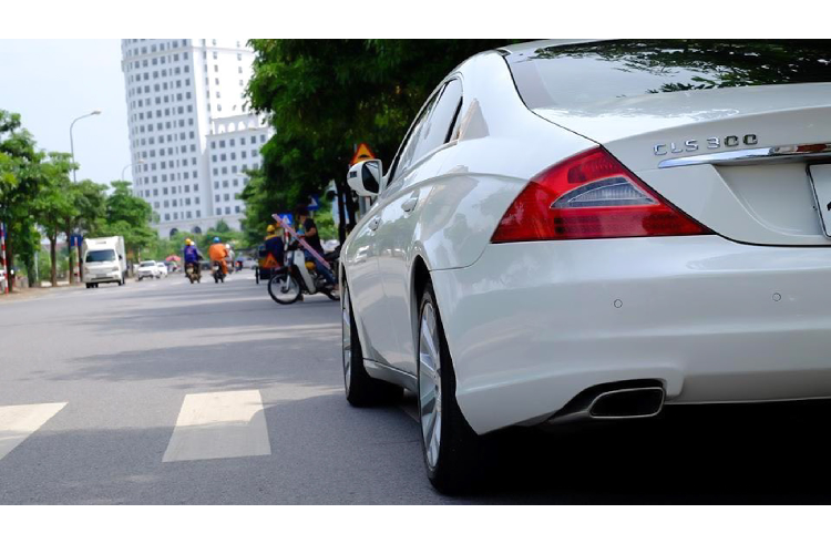 Mercedes-Benz CLS 300 dung 10 nam thet 685 trieu tai Ha Noi-Hinh-7