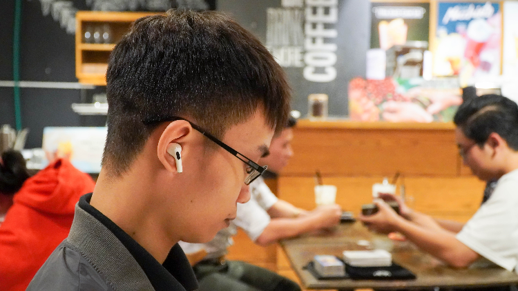 Doi tac Apple san xuat AirPods o Viet Nam