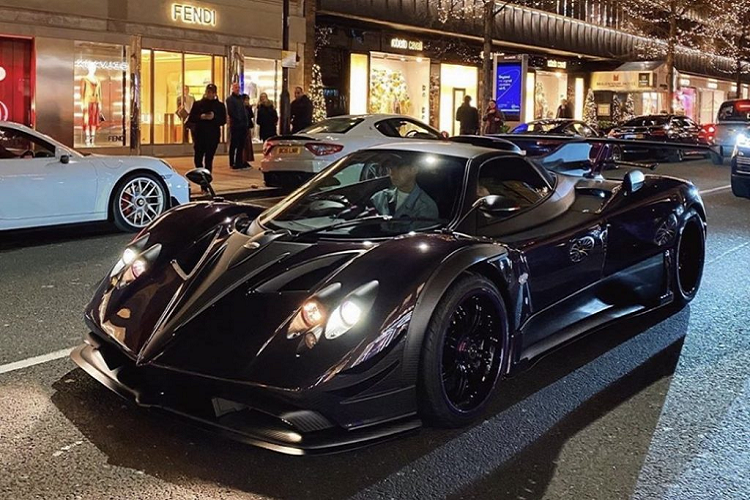 Sieu xe Pagani Zonda Zun lan dau lan banh tren pho London