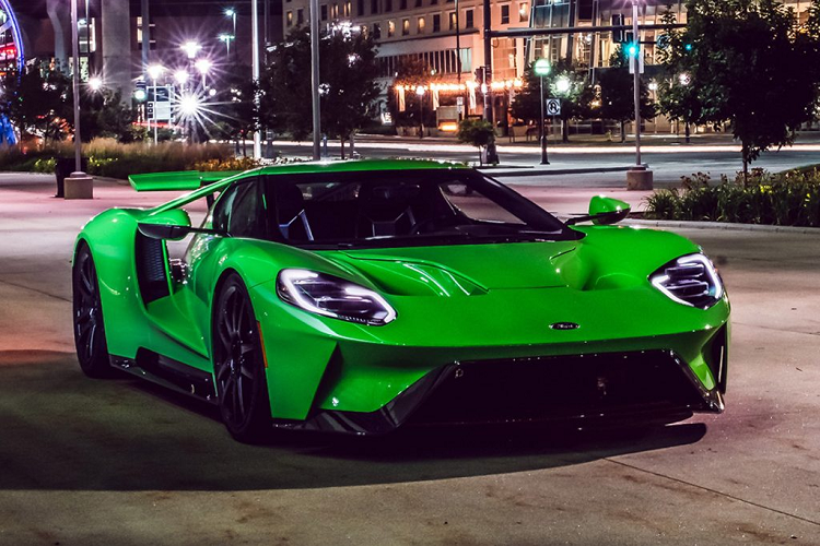 Sieu xe Ford GT noi bat voi mau son Lamborghini Huracan