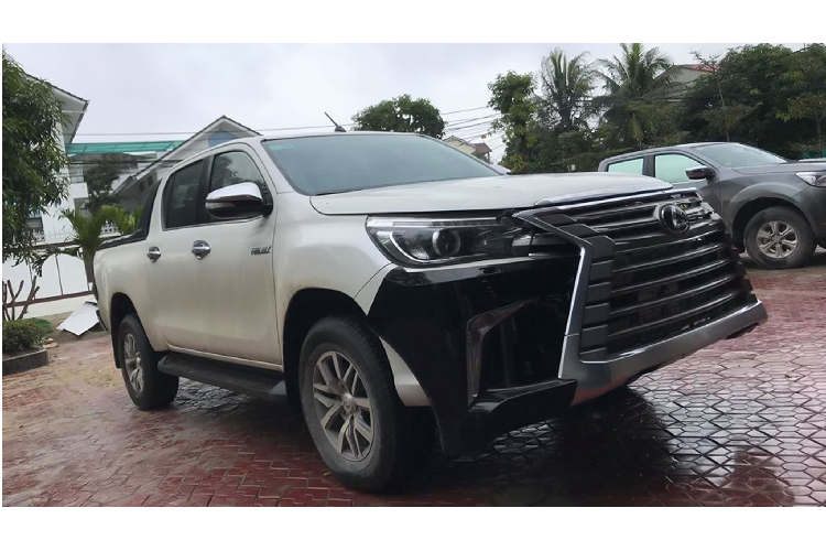 Xem tho Viet do ban tai Toyota Hilux phong cach Lexus LX570-Hinh-5