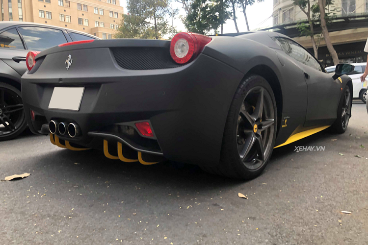 Cham mat sieu xe Ferrari 458 Spider hon 15 ty o Sai Gon-Hinh-5