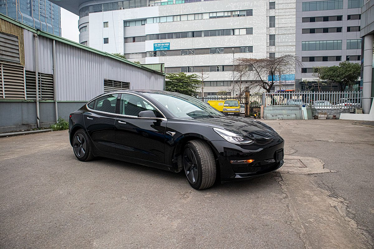 Can canh Tesla Model 3 hon 3 ty dong tai Viet Nam-Hinh-3