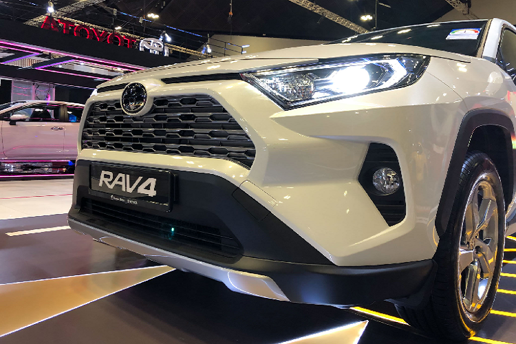 Toyota RAV4 toi 2,27 ty dong tai Singapore, sap ve VN?-Hinh-4