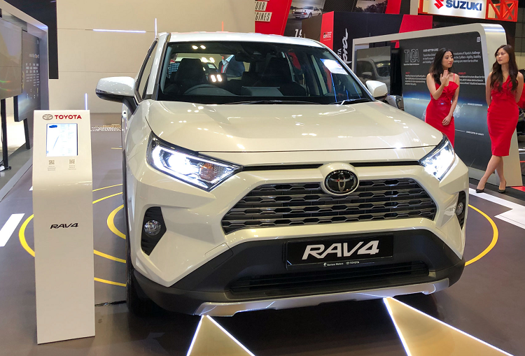 Toyota RAV4 toi 2,27 ty dong tai Singapore, sap ve VN?