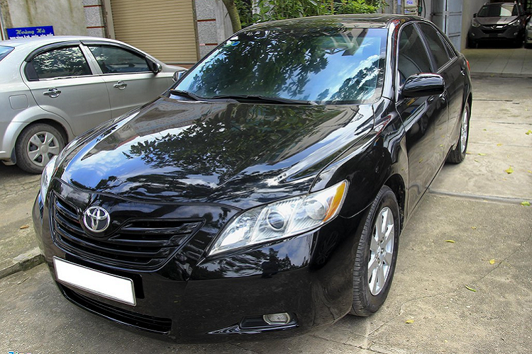 Toyota Camry LE nhap My, hon 10 nam ban gan 600 trieu