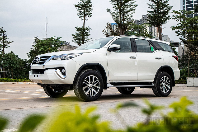 Can canh Toyota Fortuner 2020 lap rap Viet Nam, hon 1 ty dong-Hinh-2