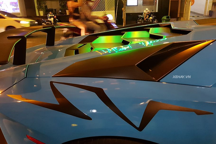 Cham mat Lamborghini Aventador SV hon 30 ty tai Viet Nam-Hinh-4